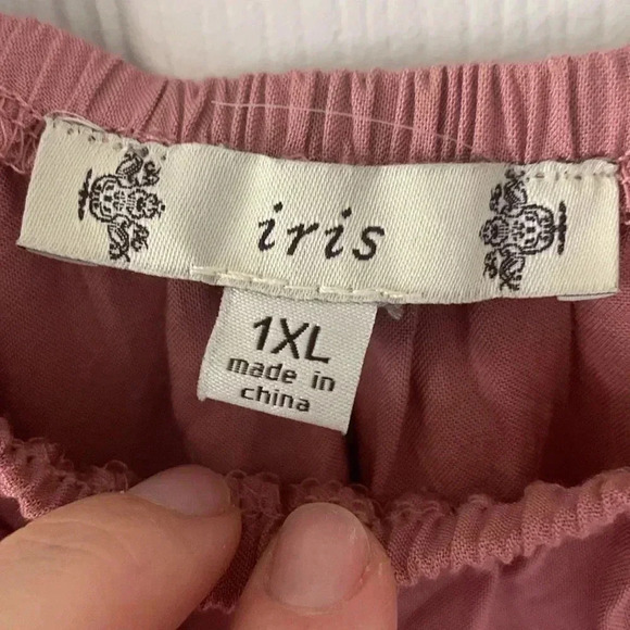 Iris pink blouse with eyelet lace sleeves and trim detail size 1X - Picture 2 of 8